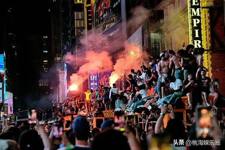 纽约沸腾！尼克斯夺冠游行引爆全城，体坛多线激战接棒世界杯热潮
